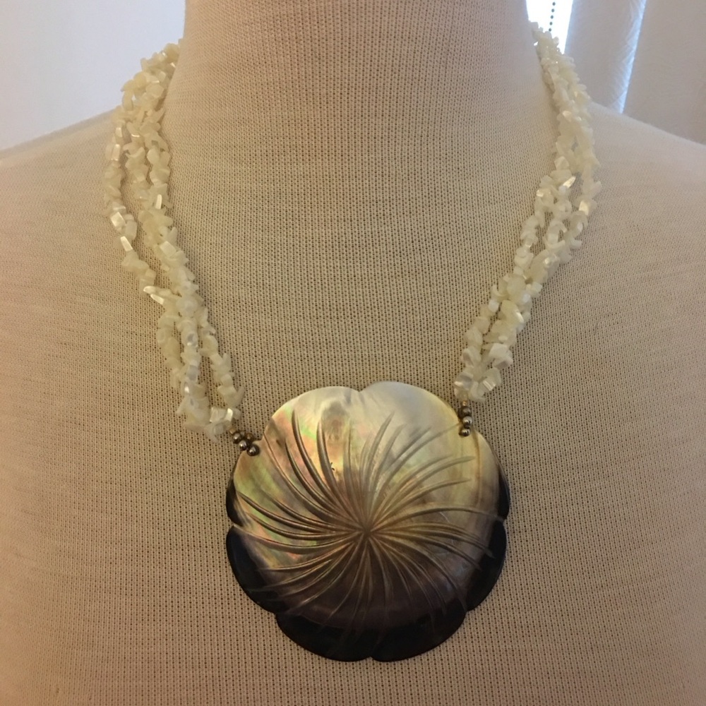 Vintage 1980s Mother of Pearl Shell Necklace